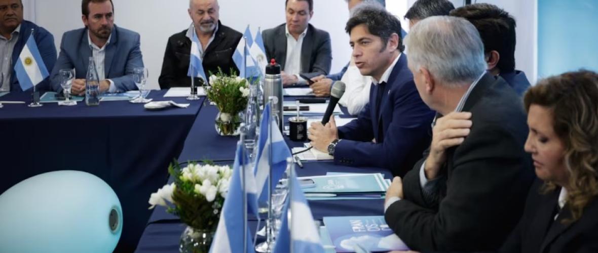 La Libertad Avanza criticó a Axel Kicillof por reunión con intendentes en La Plata