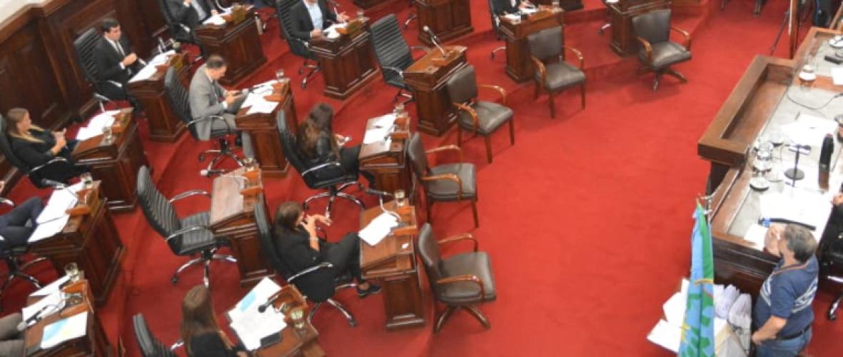 El Concejo Deliberante de La Plata debate amenazas de tiroteo en escuelas y define el futuro del Ematur