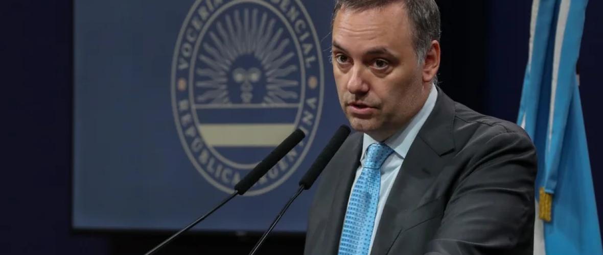 Adorni suspendió su conferencia en Casa Rosada en medio de denuncias por enriquecimiento ilícito