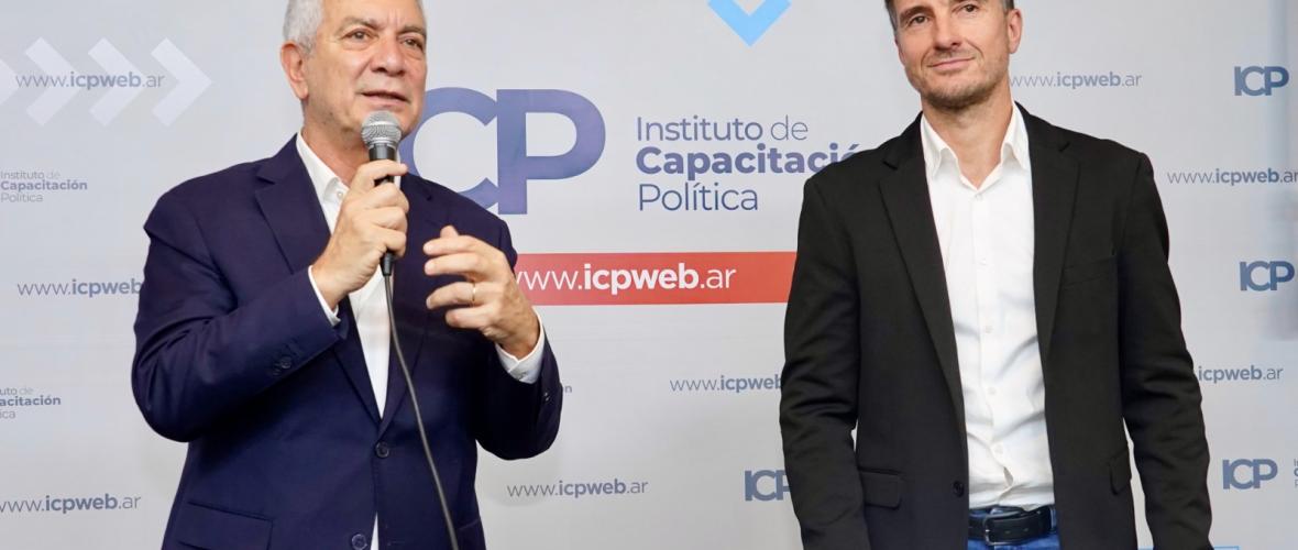 Con Julio Alak y Lucas Ghi, comenzó en La Plata un ciclo de conferencias sobre gobiernos y territorios