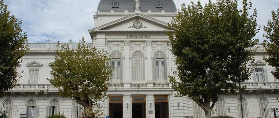 Ordenan que Nación, Provincia y una obra social paguen un millonario tratamiento para un niño platense