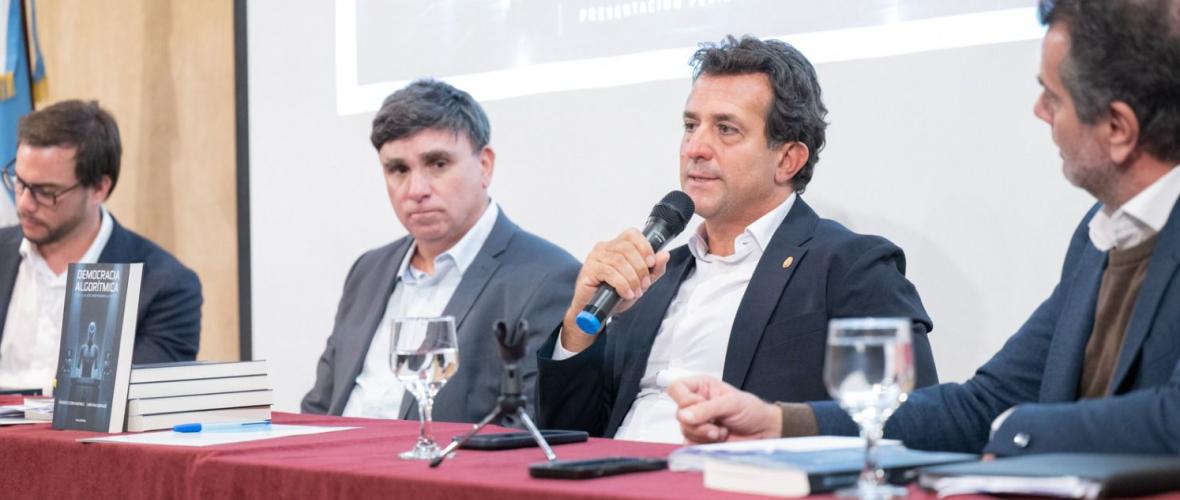 Christian Gribaudo presentó “Democracia Algorítmica” en La Plata y advirtió sobre el impacto político de la inteligencia artificial