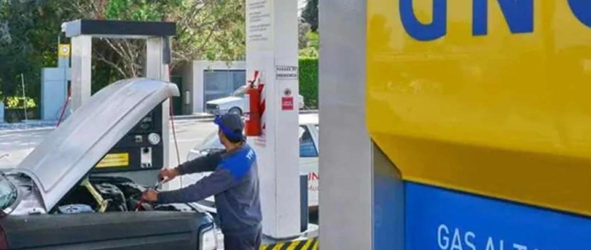 Vuelven las restricciones al GNC en La Plata: qué estaciones podrán cargar gas y cómo será el servicio