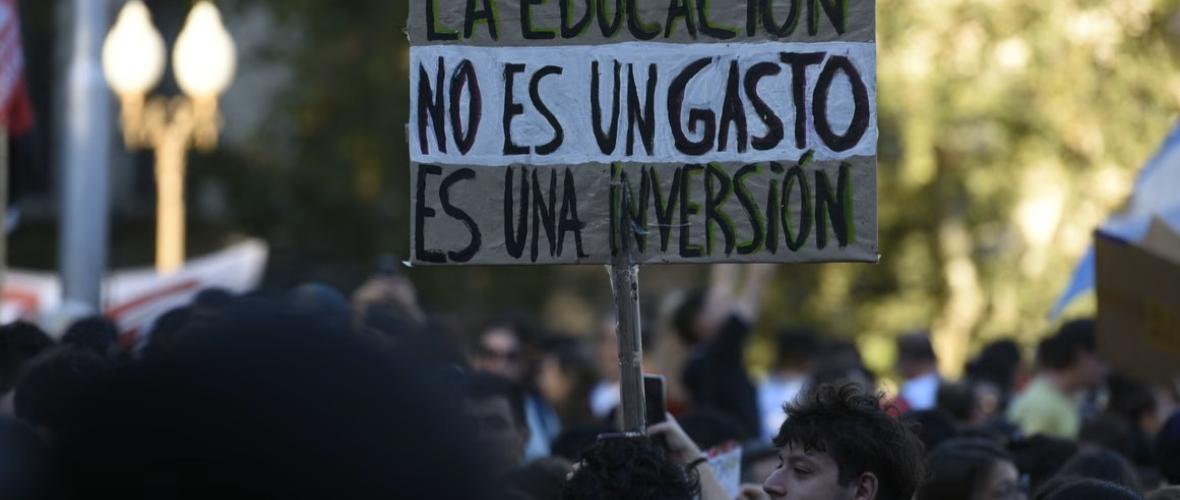 Paro y marcha de antorchas en la UNLP: cómo afecta la actividad este miércoles