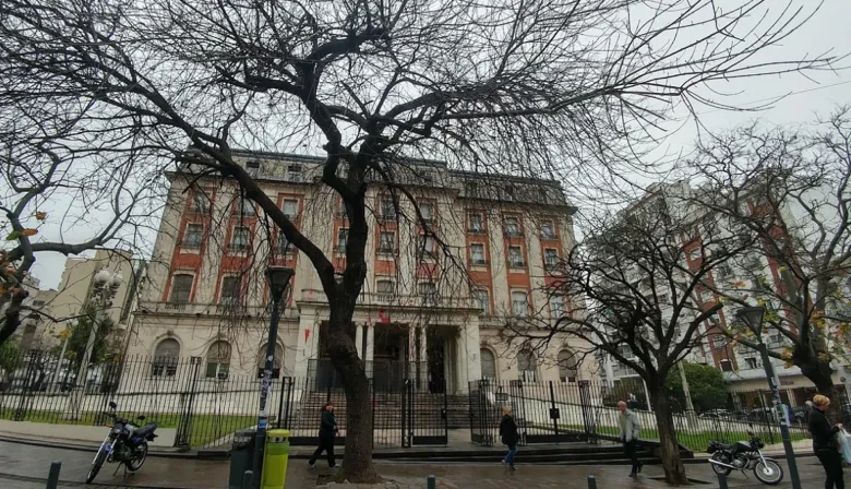 Condenaron a un docente platense por abuso sexual pero no irá a prisión