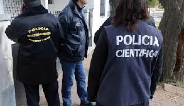 Encontraron muerta a una mujer en la calle en Melchor Romero y la Justicia investiga qué pasó