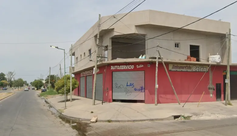 Balearon a una cajera durante un asalto en un supermercado de La Plata