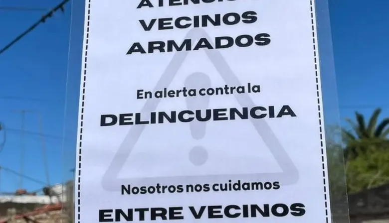 Inseguridad en Los Hornos: vecinos colocan carteles y advierten que están armados
