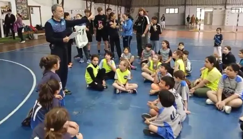 Éxito del Primer Encuentro MINI Handball Jamboree en el Roble de la UNLP