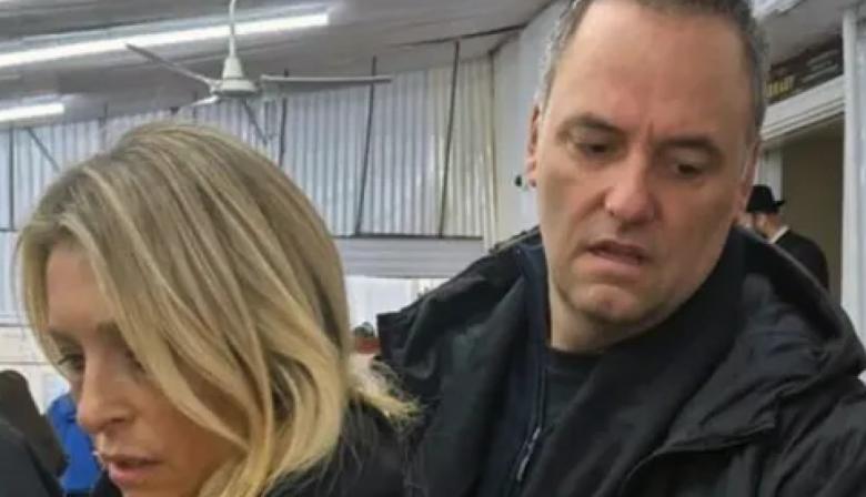 Denuncian a Manuel Adorni por presunto enriquecimiento ilícito y vínculos con la consultora de su esposa