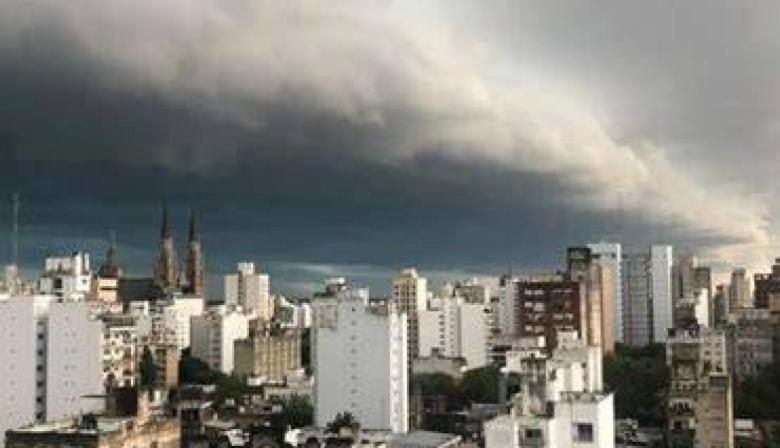 Alerta por lluvias y tormentas en La Plata: pronostican chaparrones fuertes entre lunes y martes
