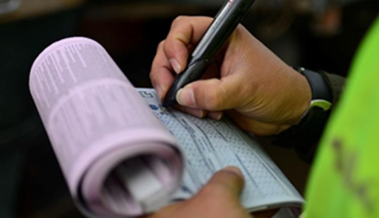 Analizan proyecto para que vecinos filmen infracciones en La Plata para aplicar multas