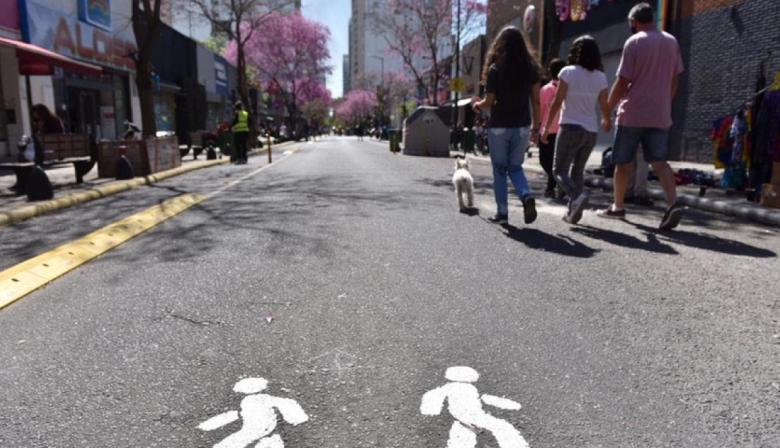 Proponen peatonalizar calles comerciales los sábados en La Plata para reactivar ventas