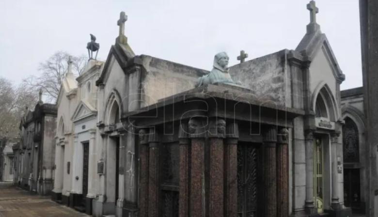 Motochorros atacaron a un hombre cerca del Cementerio de La Plata: sufrió un sangrado cerebral y está grave