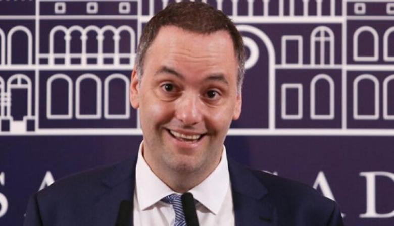 La Justicia investiga los viajes de Manuel Adorni y detecta irregularidades en la mayoría de sus traslados