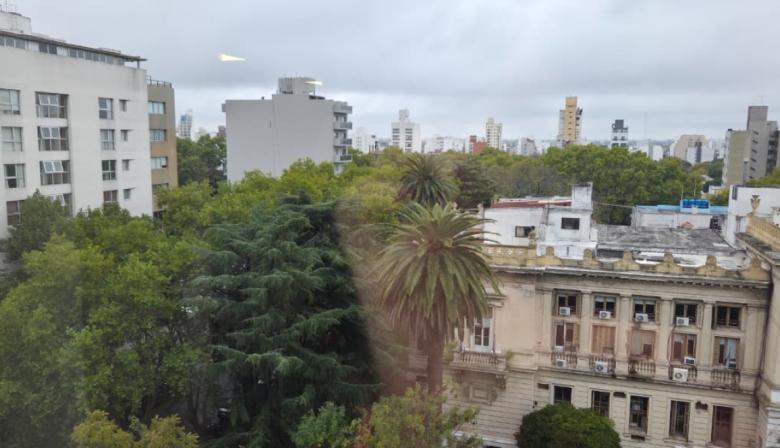 Lunes con lluvias en el AMBA: pronostican chaparrones aislados y mejoras recién el martes por la noche