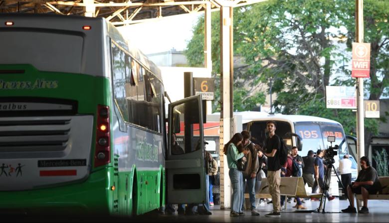 Aumentaron los micros entre La Plata y Capital Federal: los pasajes ya superan los $4.800