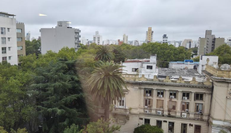 Afloja el frío en La Plata: cómo estará el clima y alerta por niebla en los próximos días