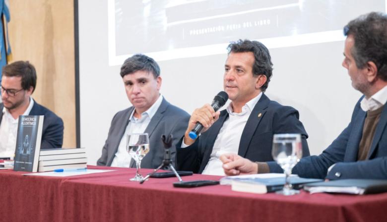 Christian Gribaudo presentó “Democracia Algorítmica” en La Plata y advirtió sobre el impacto político de la inteligencia artificial