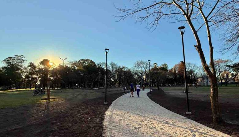Viernes soleado y fresco en La Plata antes de un fin de semana gris