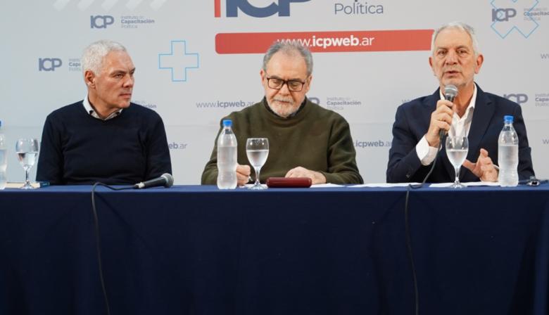 Julio Alak y Fabián Cagliardi encabezaron una capacitación sobre el nuevo orden global en Berisso