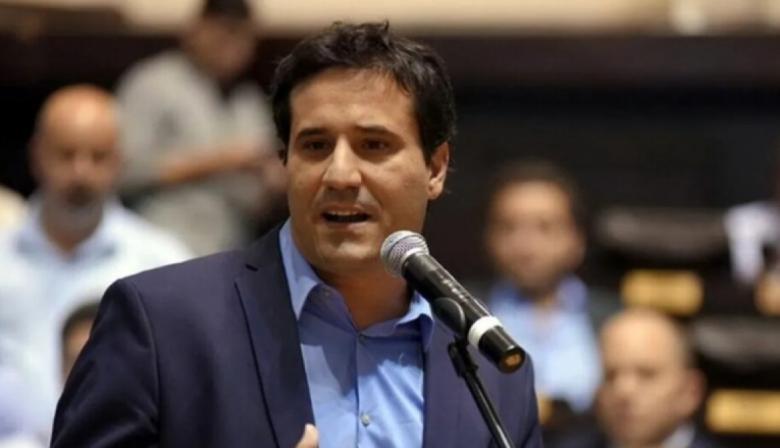 Maximiliano Abad pidió la salida de Adorni y advirtió que el escándalo “paraliza” al Congreso