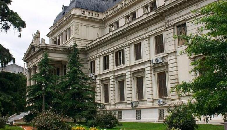 Impulsan una histórica reforma para que jóvenes de 18 años puedan ser concejales