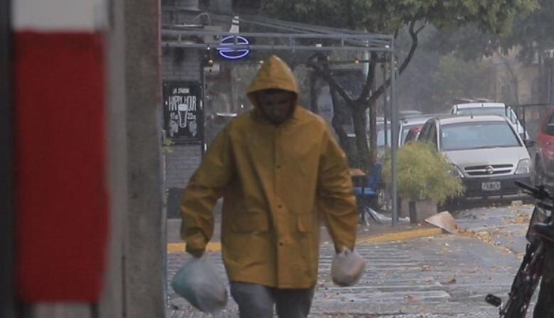Alerta naranja por tormentas en La Plata: advierten por granizo, ráfagas y fuerte actividad eléctrica