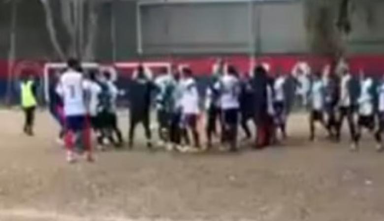 Brutal pelea en un partido de fútbol en Ensenada: uno de los acusados tiene un extenso historial judicial