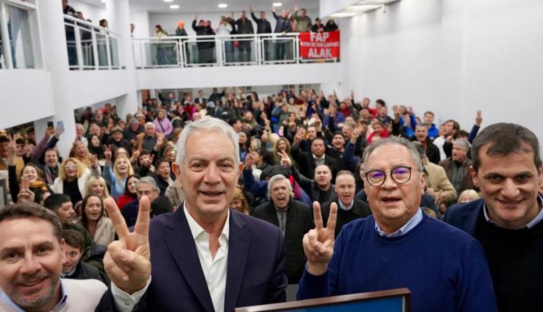 Alak llamó a la unidad del peronismo junto a Alberto y Pablo Descalzo