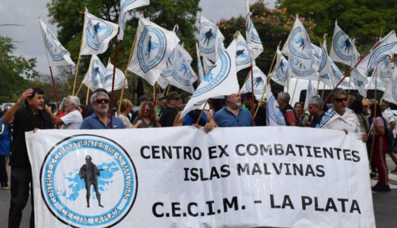Nueve excombatientes de La Plata regresan a las Islas en un nuevo viaje humanitario