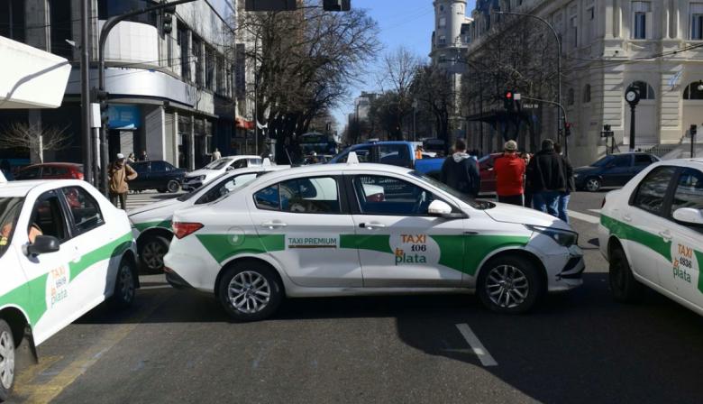 La Plata reforzará los controles contra Uber, DiDi y Cabify tras el reclamo de los taxistas