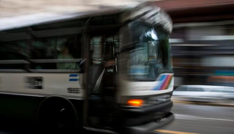Octubre llega con aumentos en La Plata: cuánto costarán colectivos, alquileres y prepagas