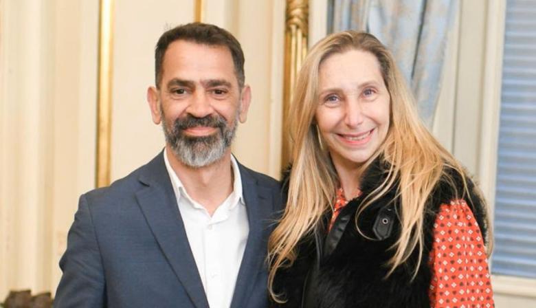 Aparecieron misteriosos afiches con la palabra “Juanes” en La Plata: quién está detrás y qué busca para 2027
