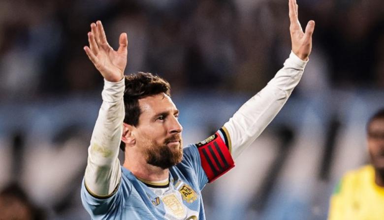 Messi tuvo su noche soñada, pero la despedida dejó críticas: goles, emoción y un homenaje que supo a poco