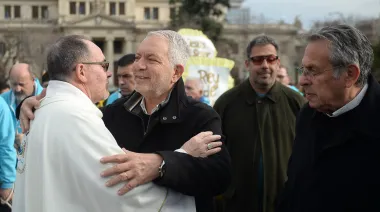Alak participó de la misa y la procesión de Corpus Christi junto a la comunidad platense