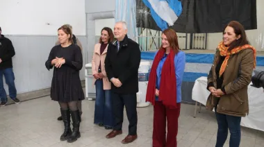 Entregaron equipamiento para mejorar el servicio alimentario en 23 escuelas y jardines de La Plata