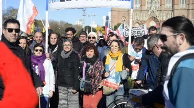 Docentes marcharon a Plaza Moreno para exigir el fin de la violencia en las escuelas