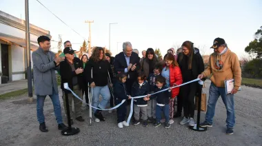 La municipalidad inauguró una obra vial en Correas y anunció la licitación de su primera escuela secundaria