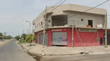 Balearon a una cajera durante un asalto en un supermercado de La Plata