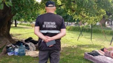 Desalojaron a las tres personas que vivían en la rambla de 72 en La Plata