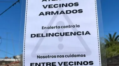 Inseguridad en Los Hornos: vecinos colocan carteles y advierten que están armados