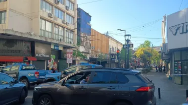 Investigan un fuerte olor a gas en el centro de La Plata que generó alarma entre los vecinos
