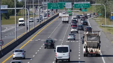Restringen el tránsito en la Autopista Buenos Aires–La Plata durante el fin de semana largo