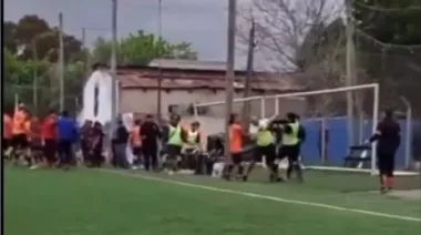 Batalla campal en un partido del Senior de la Liga Amateur Platense