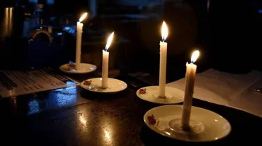 Vecinos de La Plata vuelven a reclamar por los cortes de luz ante el calor