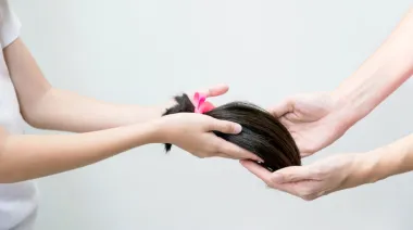 Jornada solidaria en La Plata: donarán cabello para confeccionar pelucas oncológicas