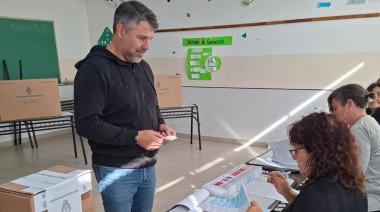 Lisandro Hourcade llamó a fortalecer la democracia tras votar en Bartolomé Bavio