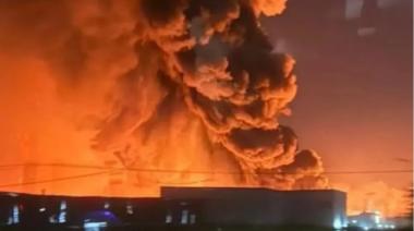 Impactante explosión en Ezeiza: incendio en un parque industrial deja al menos 22 heridos y afecta a varias plantas
