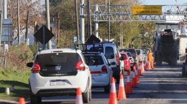 Camión sin frenos volcó en el Camino Centenario y generó caos de tránsito en Villa Elisa